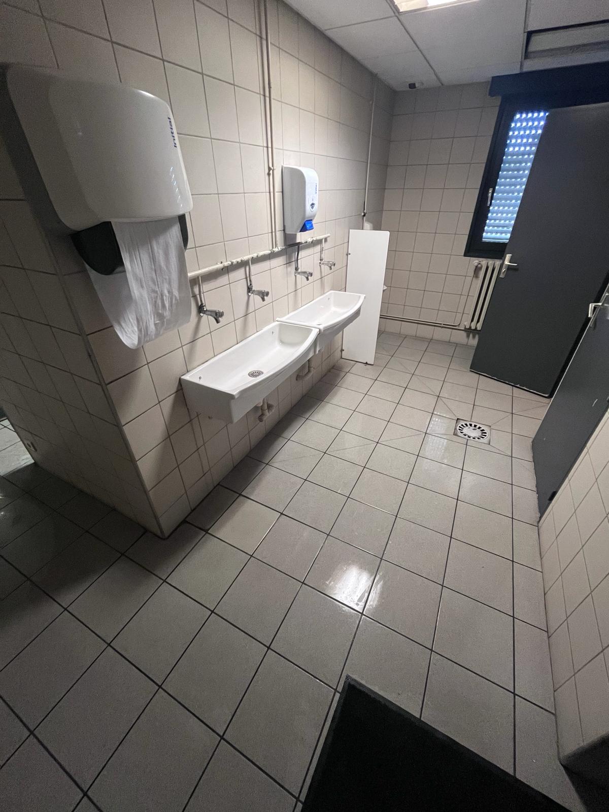 Deuxième salle sanitaire après