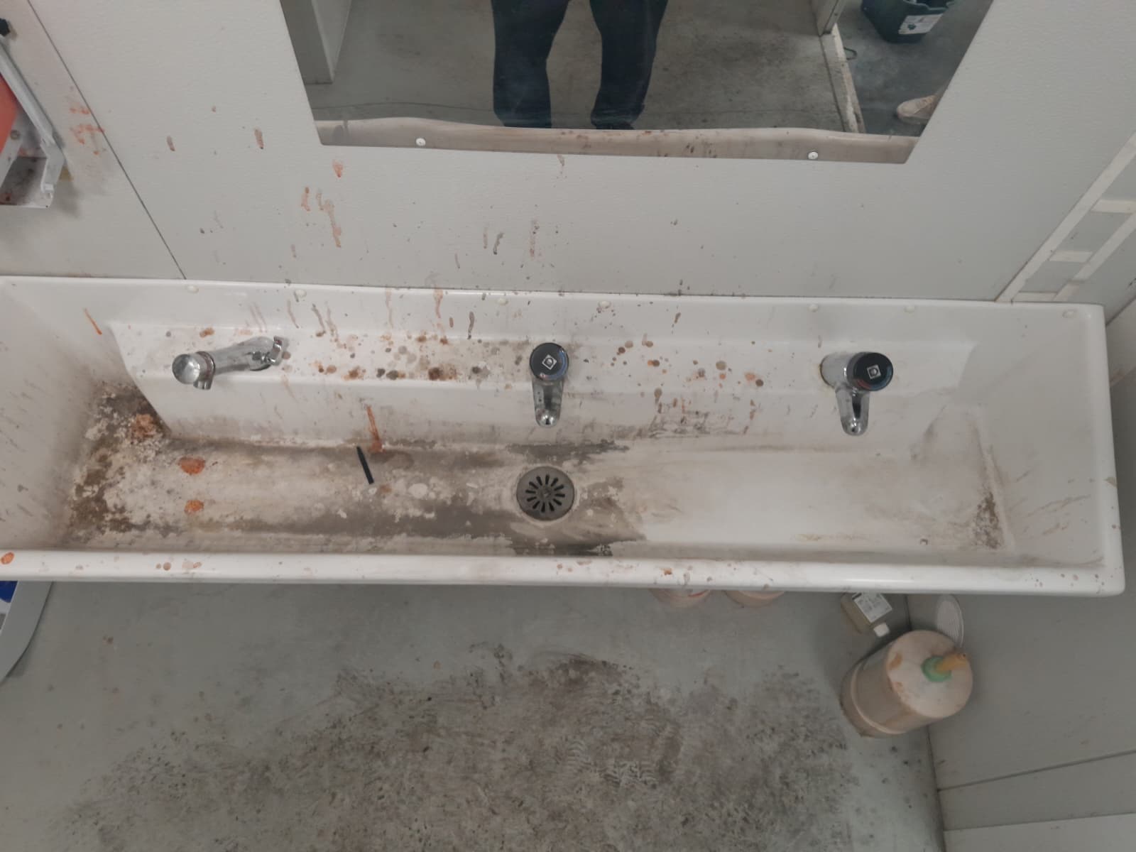 Deuxième salle sanitaire avant